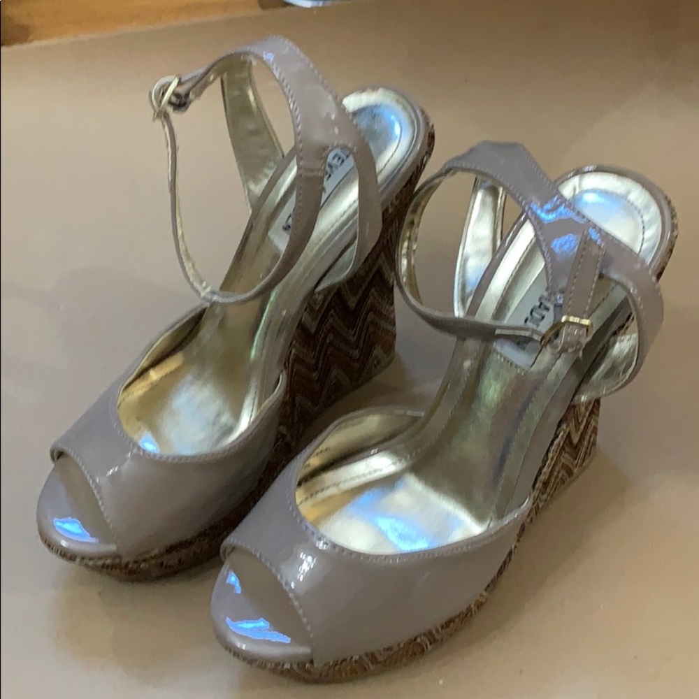 Steve Madden wedge, size 7.5. Good condition.